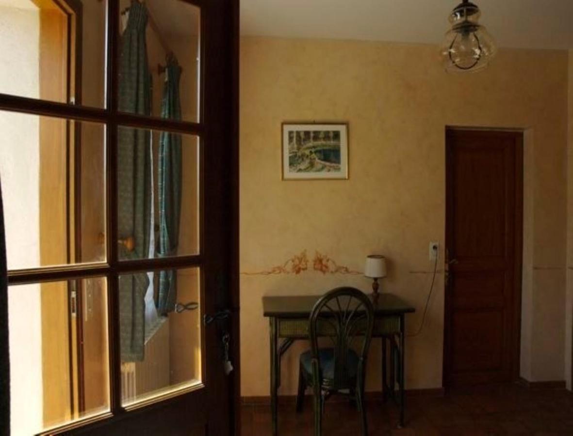 Chambres D'Hotes Les Pierries Vézannes Szoba fotó